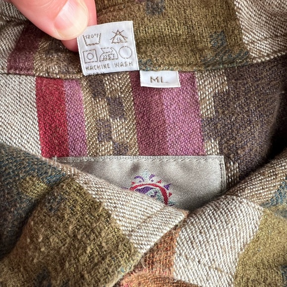 Territory Ahead Southwest Aztec Print Long Sleeve Button-Up Shirt, size ML - Picture 6 of 7